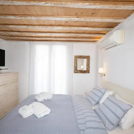 Nocleg ze śniadaniem Blue, White And Grey 4*