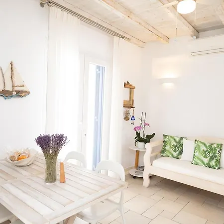 Blue, White And Grey Couette-café Ornos (Mykonos)