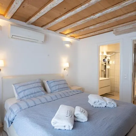 Nocleg ze śniadaniem Blue, White And Grey 4*