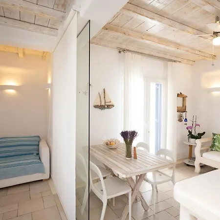 Nocleg ze śniadaniem Blue, White And Grey 4*