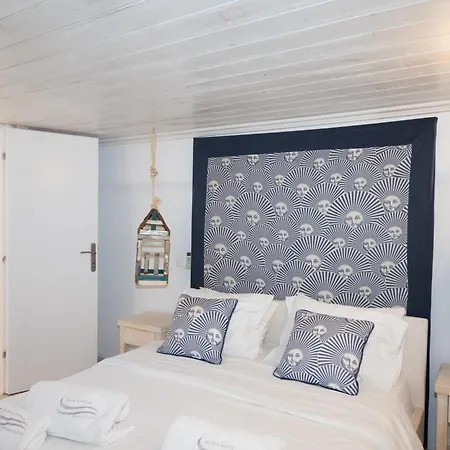 Nocleg ze śniadaniem Blue, White And Grey 4*