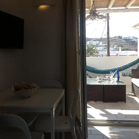 Nocleg ze śniadaniem Blue, White And Grey 4*