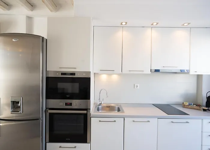 ベッド・アンド・ブレックファスト Blue, White And Grey