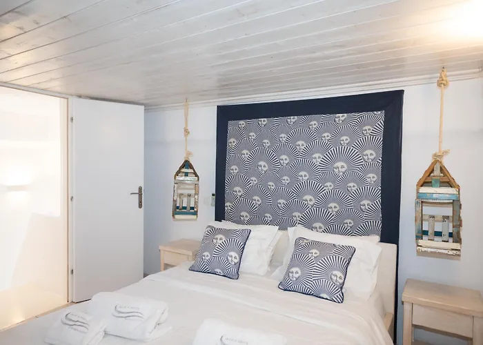 Bed & Breakfast Blue, White And Grey 4*