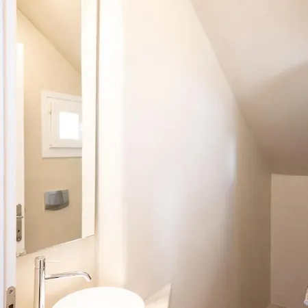 לינה וארוחת בוקר Blue, White And Grey