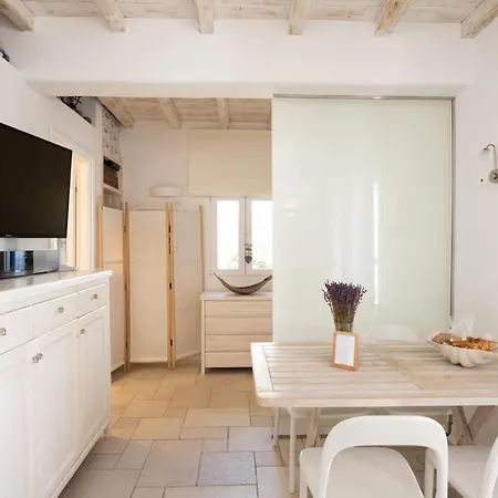 Blue, White And Grey אורנוס