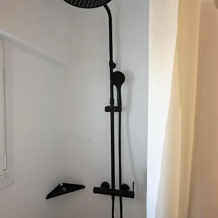 לינה וארוחת בוקר Blue, White And Grey 4*