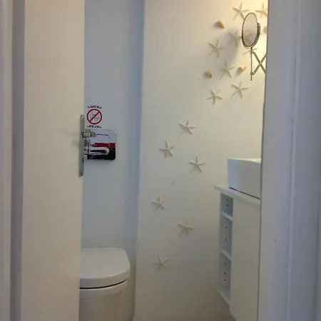 לינה וארוחת בוקר Blue, White And Grey 4*