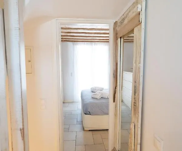 Blue, White And Grey Ornósz