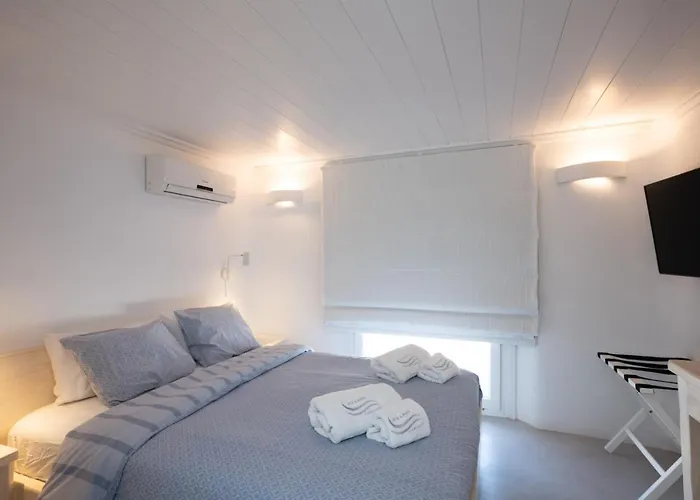 Blue, White And Grey Ornósz