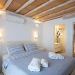 Bed & Breakfast Blue, White And Grey 4*
