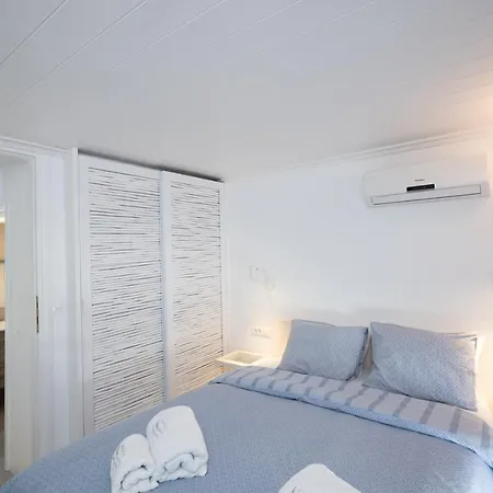 Blue, White And Grey Couette-café