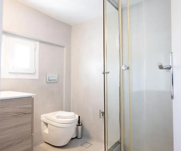 Alojamento de Acomodação e Pequeno-almoço Blue, White And Grey 4*